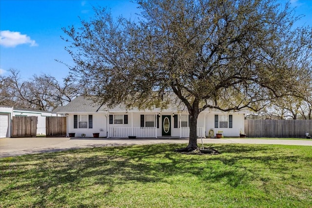 ranch-style house featuring a front yard and fence