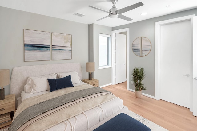 bedroom with light wood-type flooring, visible vents, recessed lighting, baseboards, and ceiling fan