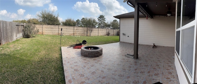 view of patio with a fire pit, ceiling fan, and a fenced backyard