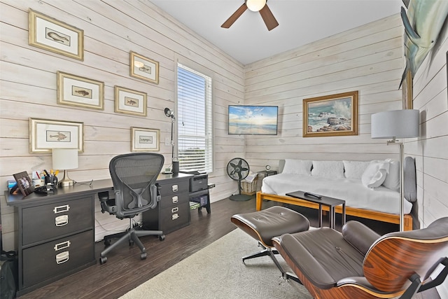 office area with wood finished floors and a ceiling fan