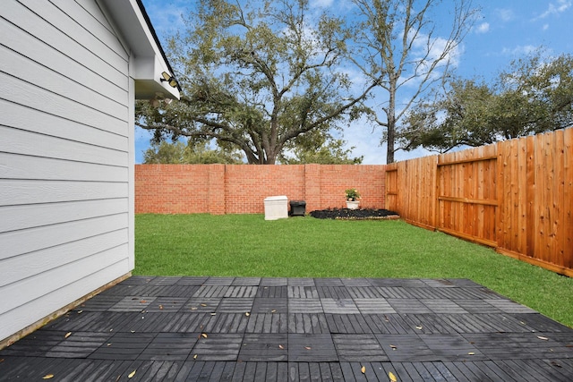 view of yard featuring a fenced backyard