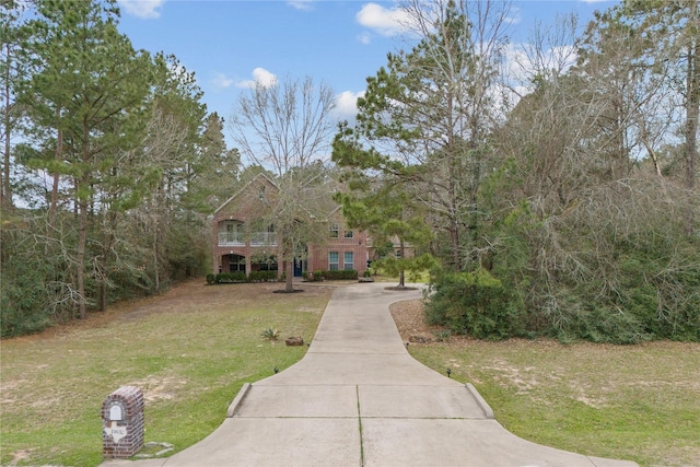 view of front of home with a front lawn and brick siding