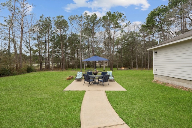 view of yard with a patio area