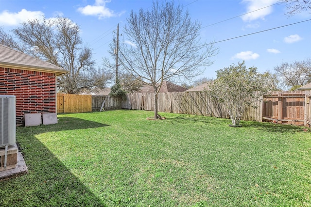 view of yard featuring a fenced backyard