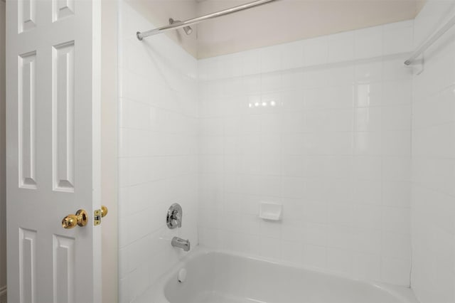 full bath with tub / shower combination