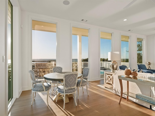 sunroom / solarium featuring visible vents