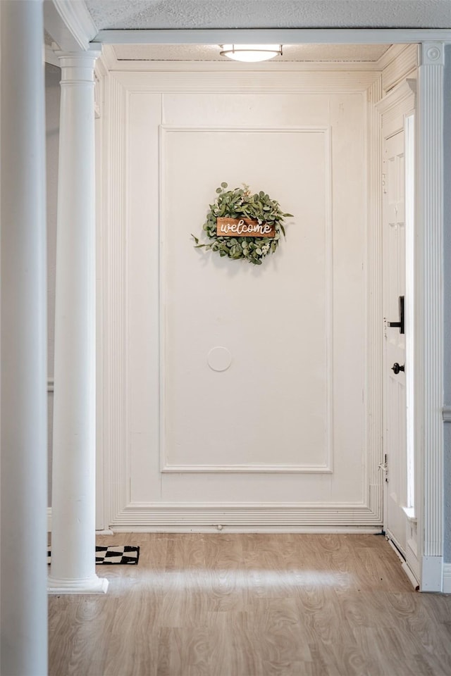 room details with ornate columns