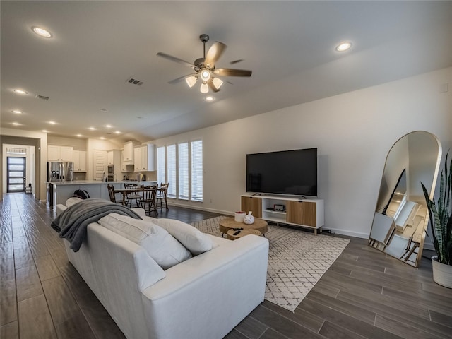 living room with baseboards, visible vents, wood tiled floor, recessed lighting, and ceiling fan