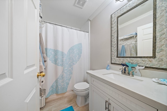 full bathroom featuring crown molding, visible vents, a shower with shower curtain, toilet, and vanity