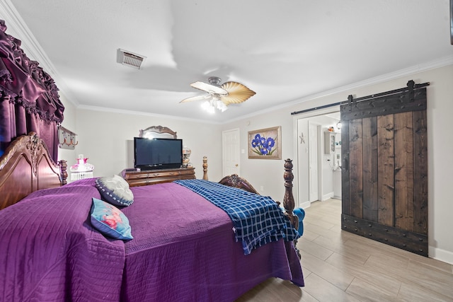 bedroom with ornamental molding, ceiling fan, a barn door, and visible vents