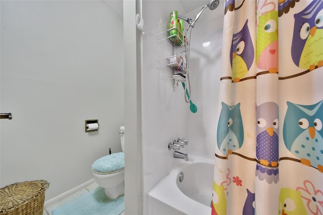 full bathroom featuring toilet, tile patterned flooring, baseboards, and shower / bath combo with shower curtain