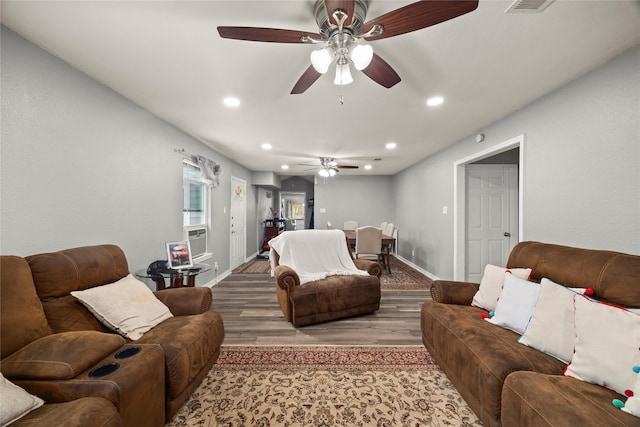 living area with visible vents, baseboards, a ceiling fan, wood finished floors, and recessed lighting