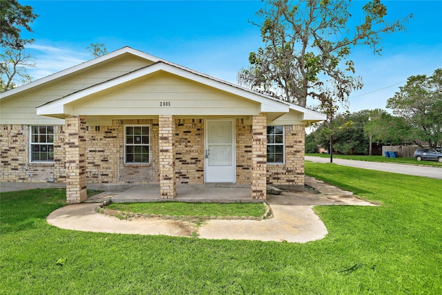 view of front of house with a porch and a front lawn