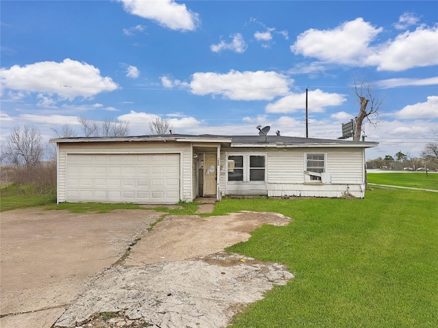 view of front of home with a front lawn