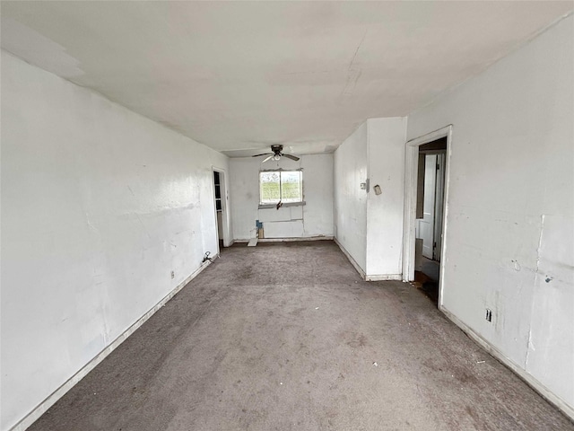 empty room featuring a ceiling fan