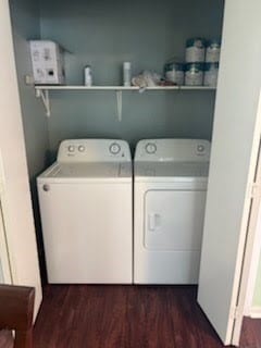 3506 Cove View Blvd Unit 1506, Galveston, TX 77554 - laundry area featuring washer and dryer, laundry area, and dark wood finished floors