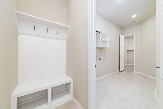 mudroom with visible vents and baseboards