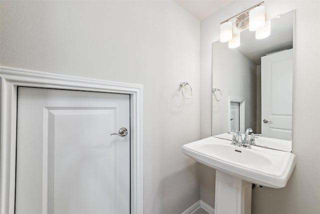 bathroom with baseboards