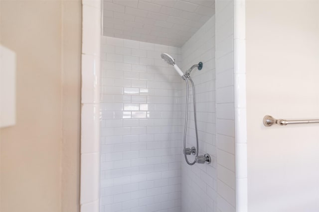 full bath featuring tiled shower