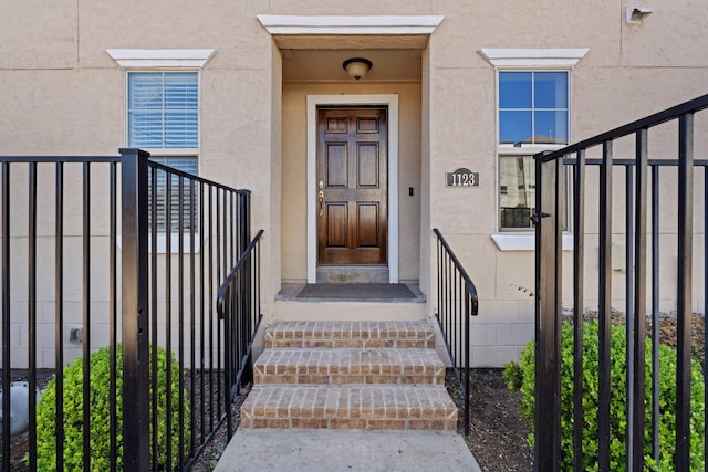 entrance to property with stucco siding