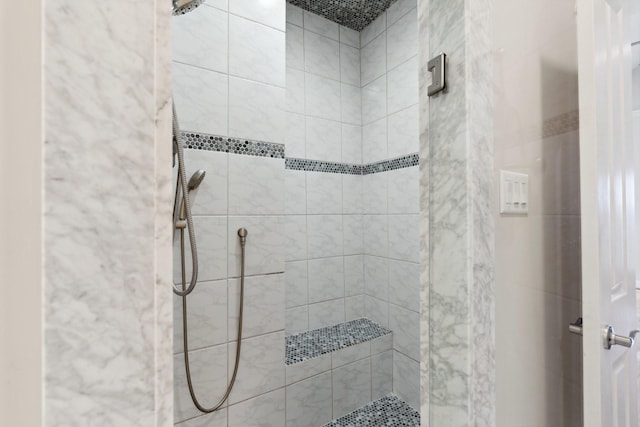 full bath with tiled shower