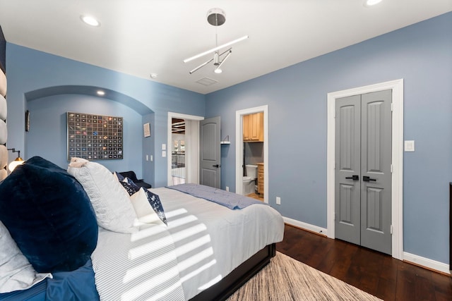 bedroom featuring a closet, baseboards, wood finished floors, and recessed lighting