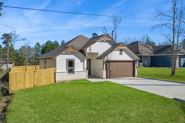 view of front of property featuring driveway, a garage, a shingled roof, fence, and a front lawn