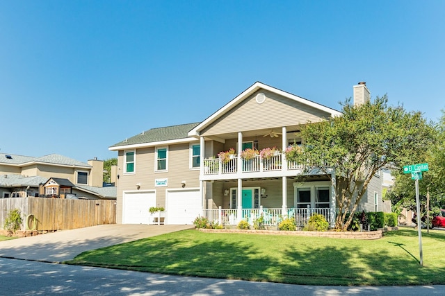 view of front of house featuring driveway, ceiling fan, fence, a porch, and a front yard