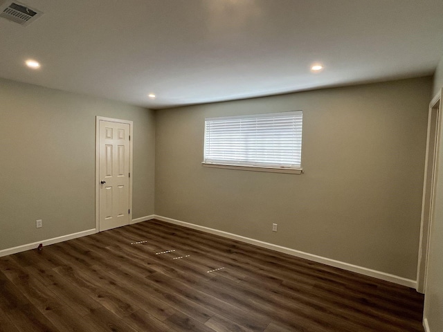 unfurnished room featuring dark wood-style floors, recessed lighting, visible vents, and baseboards