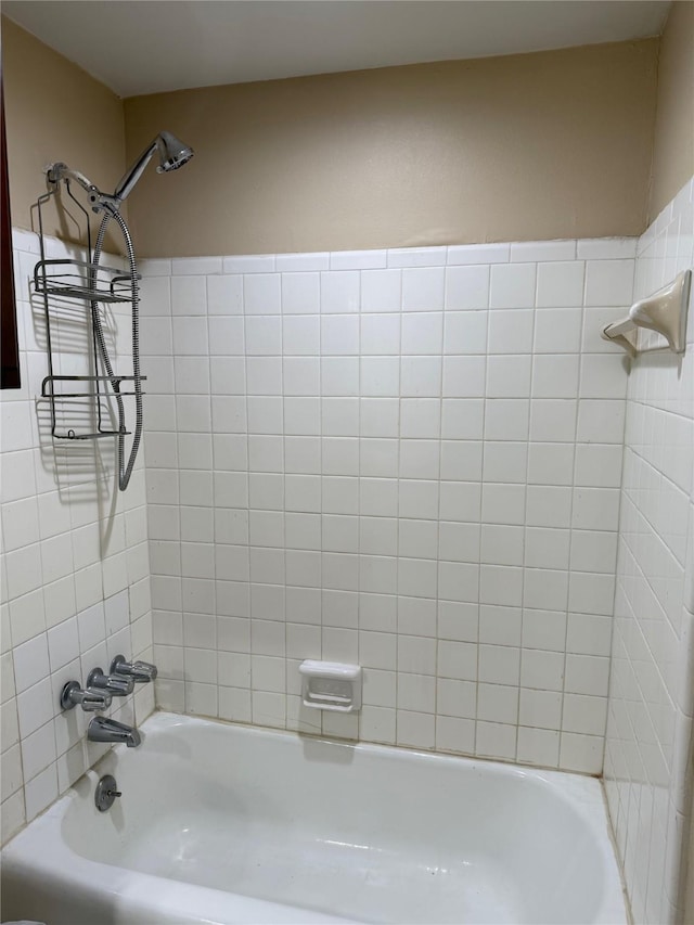 bathroom featuring washtub / shower combination