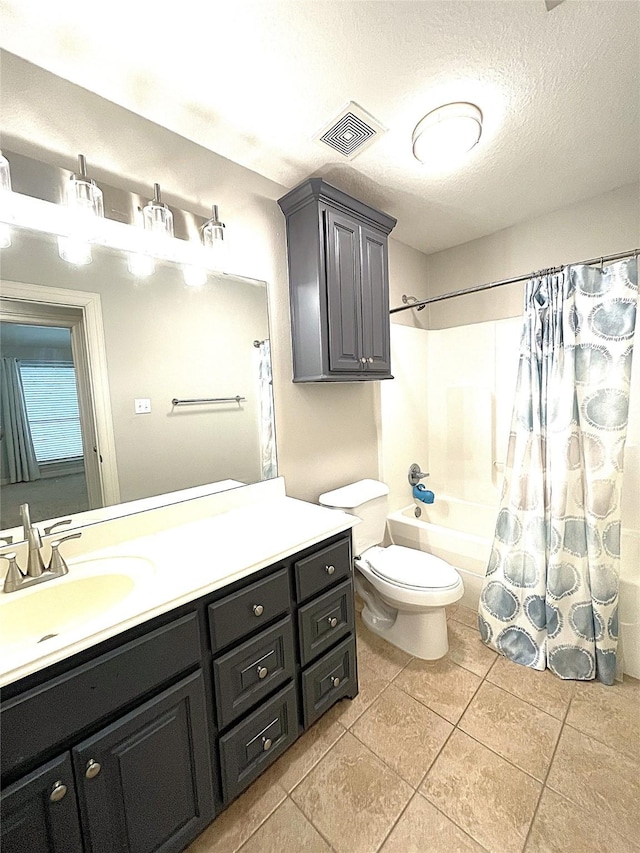 full bath featuring visible vents, toilet, shower / tub combo with curtain, a textured ceiling, and vanity