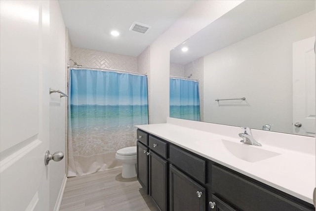 bathroom with a shower with curtain, visible vents, vanity, and toilet