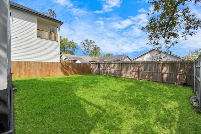 view of yard featuring a fenced backyard