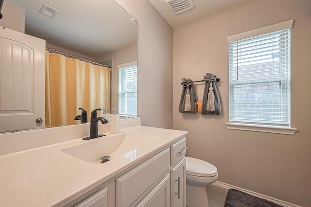 full bathroom featuring visible vents, toilet, vanity, and baseboards