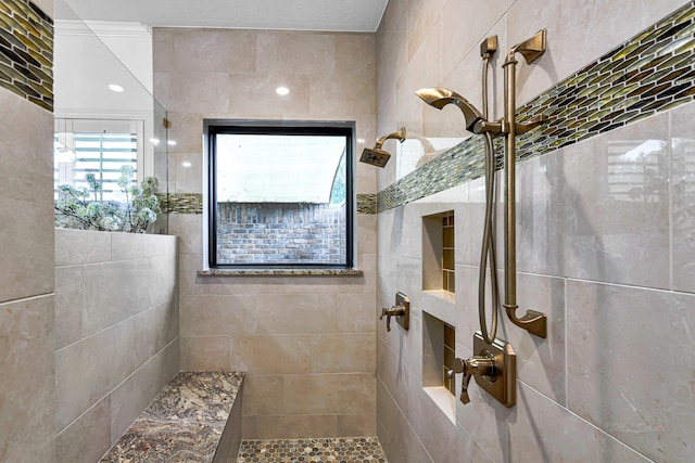 bathroom featuring a tile shower