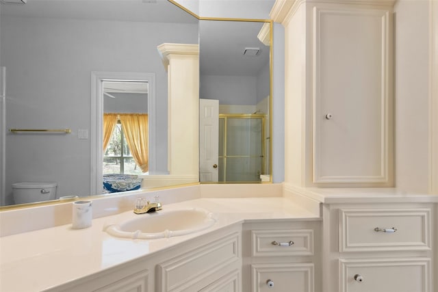 full bathroom featuring visible vents, vanity, a shower stall, and toilet