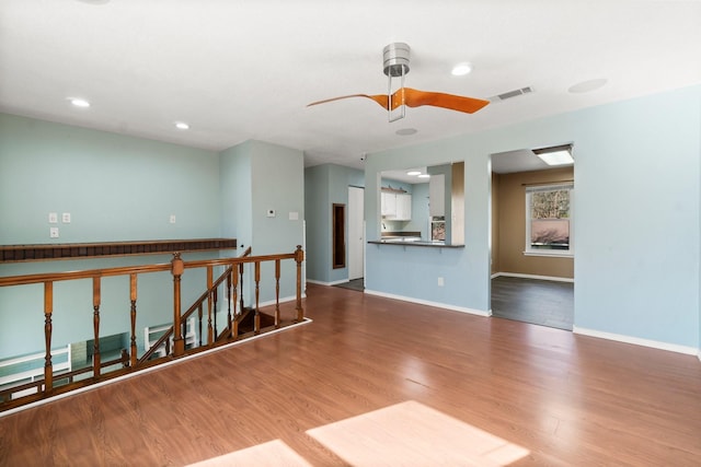 empty room featuring wood finished floors, visible vents, baseboards, recessed lighting, and ceiling fan