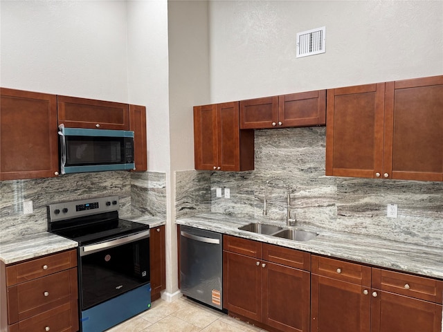 kitchen with tasteful backsplash, visible vents, appliances with stainless steel finishes, light tile patterned flooring, and a sink