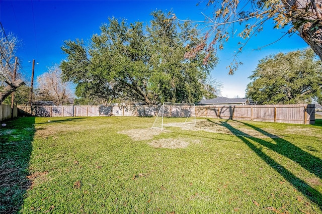 view of yard featuring a fenced backyard