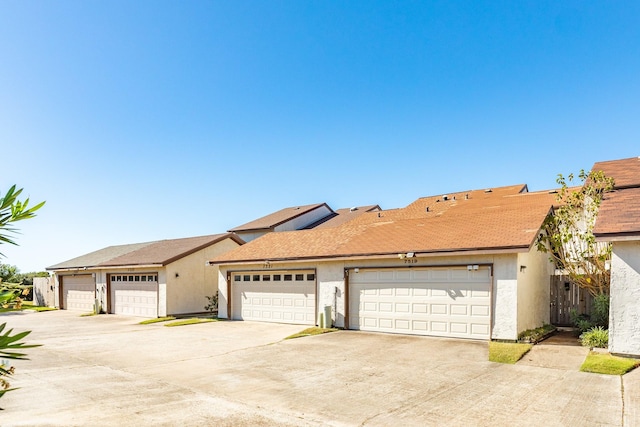 view of front of home featuring stucco siding, a garage, and concrete driveway