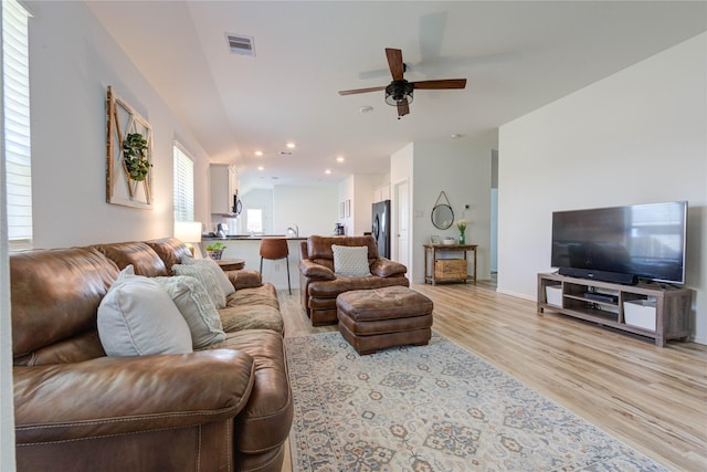 living room featuring recessed lighting, light wood-style floors, visible vents, and ceiling fan