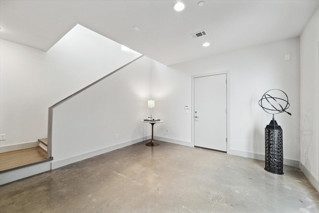 foyer entrance featuring recessed lighting, visible vents, baseboards, and finished concrete flooring