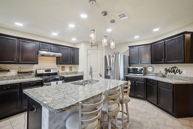 kitchen with visible vents, recessed lighting, a sink, stainless steel appliances, and under cabinet range hood