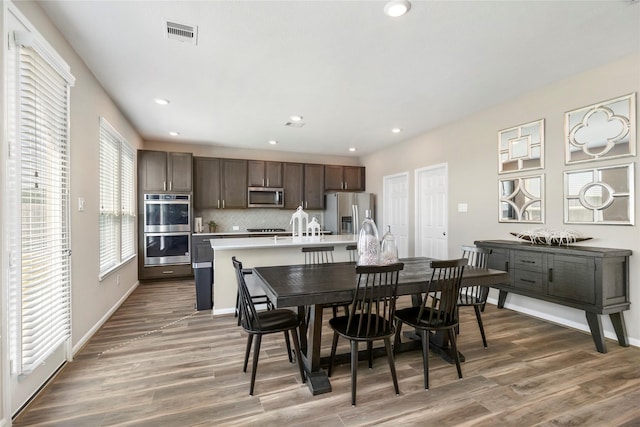 dining room featuring recessed lighting, visible vents, baseboards, and light wood-style flooring