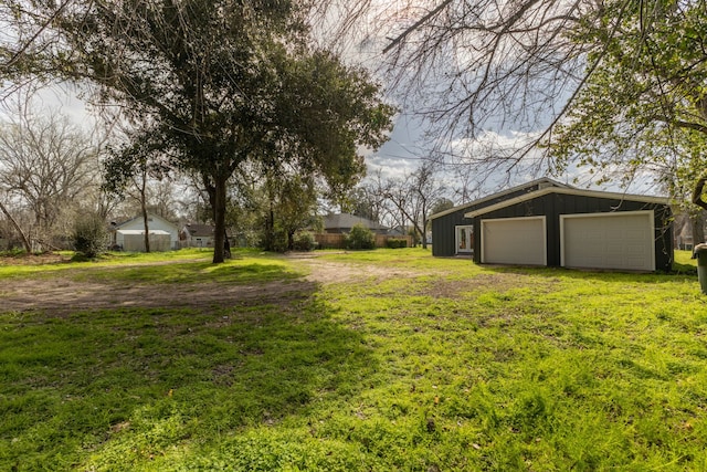 view of yard with an outbuilding and driveway