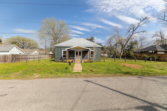 bungalow featuring a front yard and fence private yard