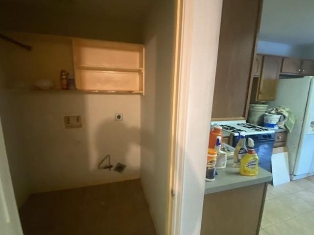 laundry area with light tile patterned floors, laundry area, and electric dryer hookup