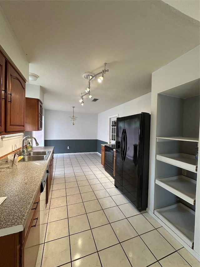 kitchen featuring light tile patterned floors, visible vents, baseboards, a sink, and black fridge with ice dispenser