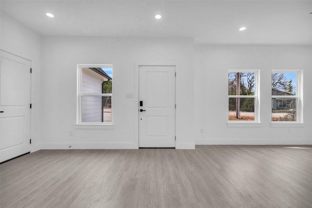 foyer with recessed lighting, baseboards, and light wood finished floors