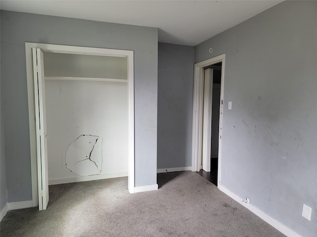 unfurnished bedroom featuring baseboards and carpet floors